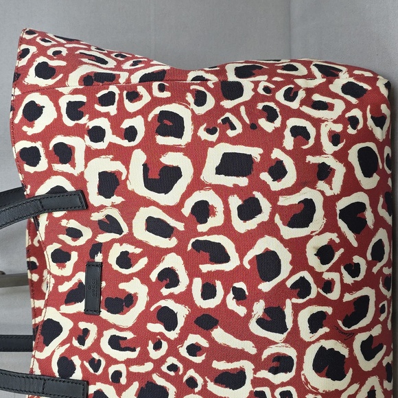 ✨️GUCCI Leopard Printed Nylon Tote Bag - Picture 3 of 16